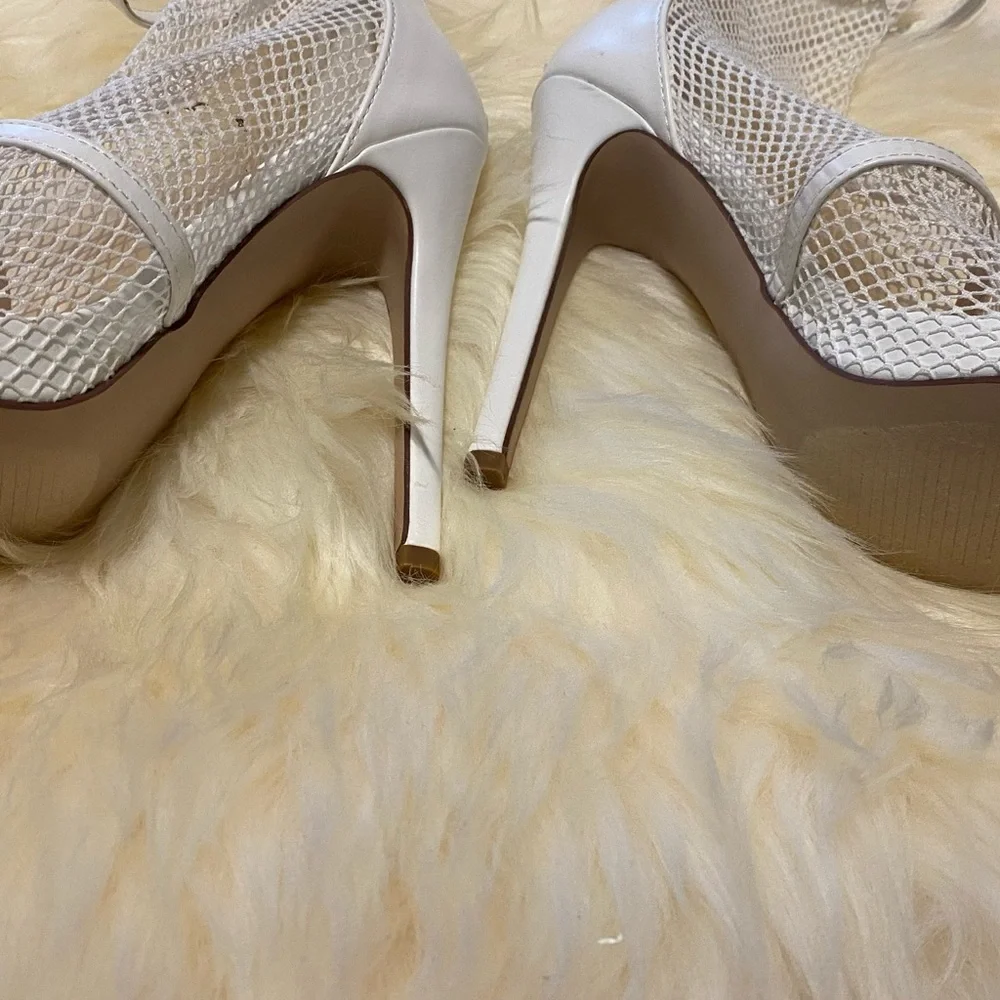 Elegant White Mesh Stiletto Heels - Picture 4 of 7